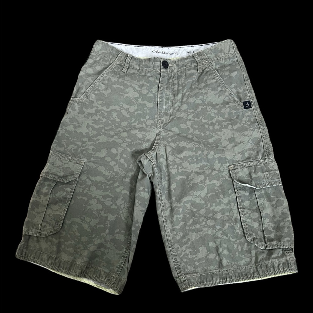 Calvin Klein Cargo Jean Shorts in Green Camouflage Color Size 8, Waist  29”.